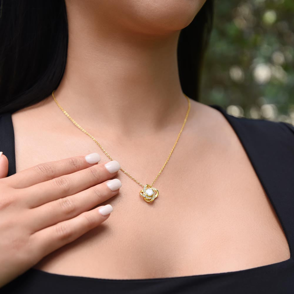 Mom to Daughter Exquisite Gift Necklace – Perfect Gift for Cherished Moments